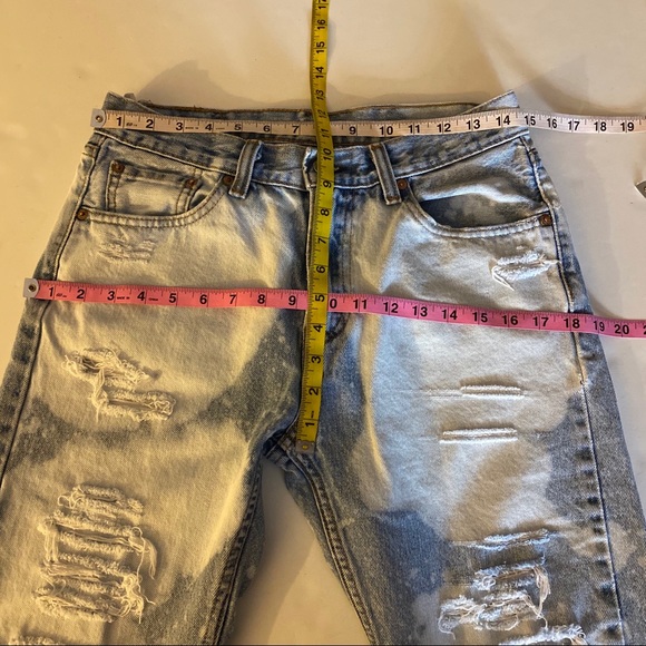 Levi’s 90s Style Cow Print Bleach & Destroyed Jean - Picture 7 of 9